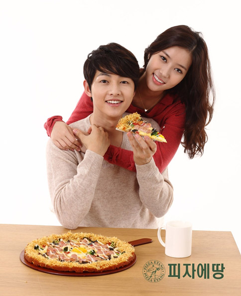 http://korean-cute.sosugary.com/albums/userpics/10001/20110824_pizzaetang_joongki_suhyang_1.jpg