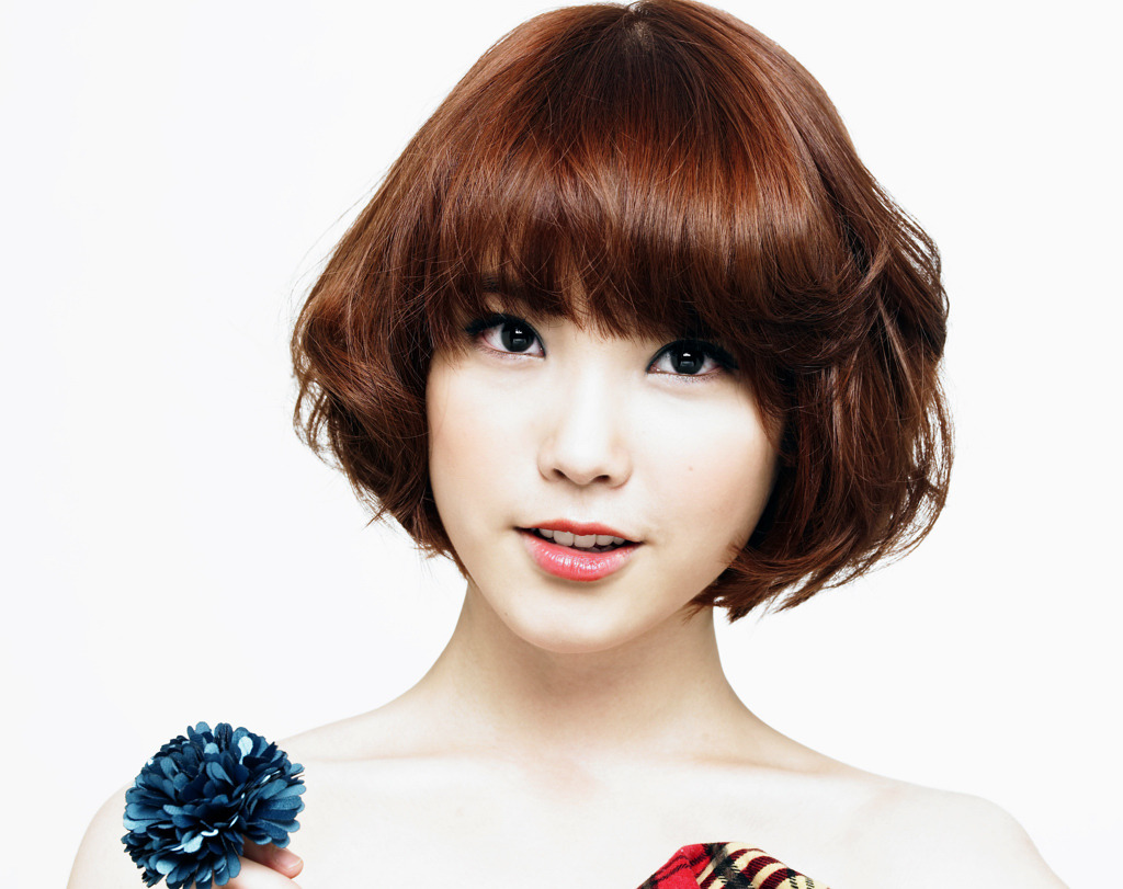 http://korean-cute.sosugary.com/albums/userpics/10001/IU_singer_247.jpg